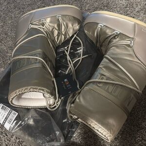 moon boots